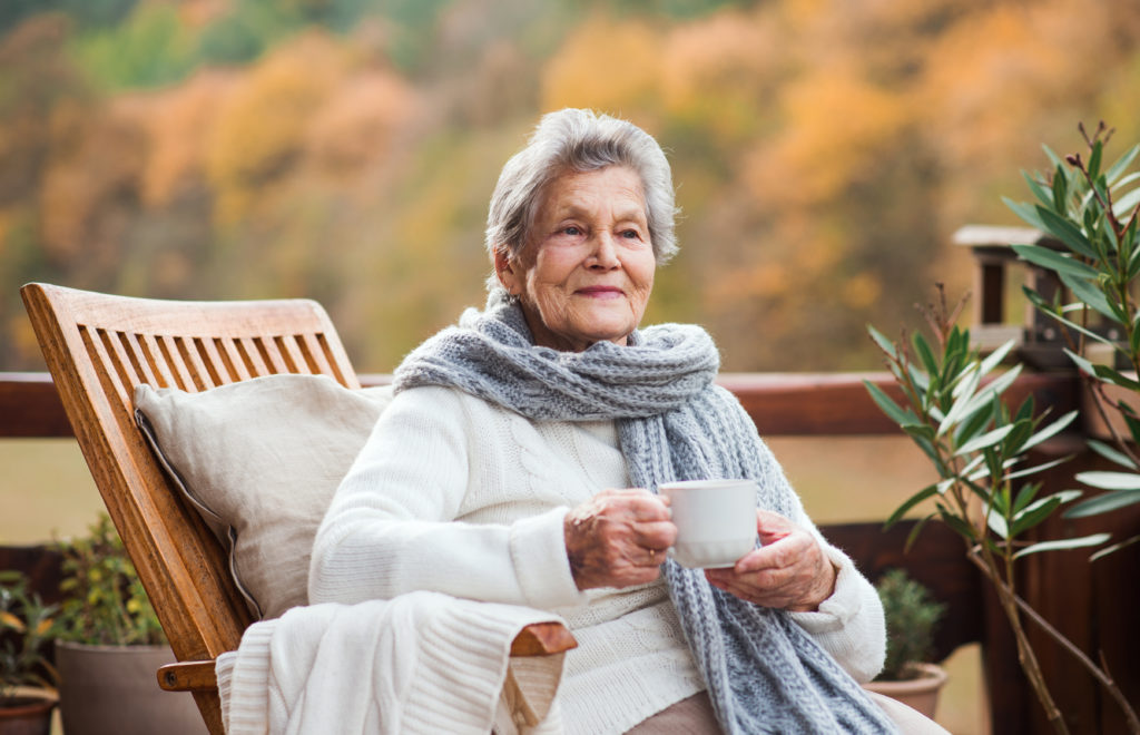 Senioren im Herbst – fit und fröhlich bleiben in der kalten Jahreszeit